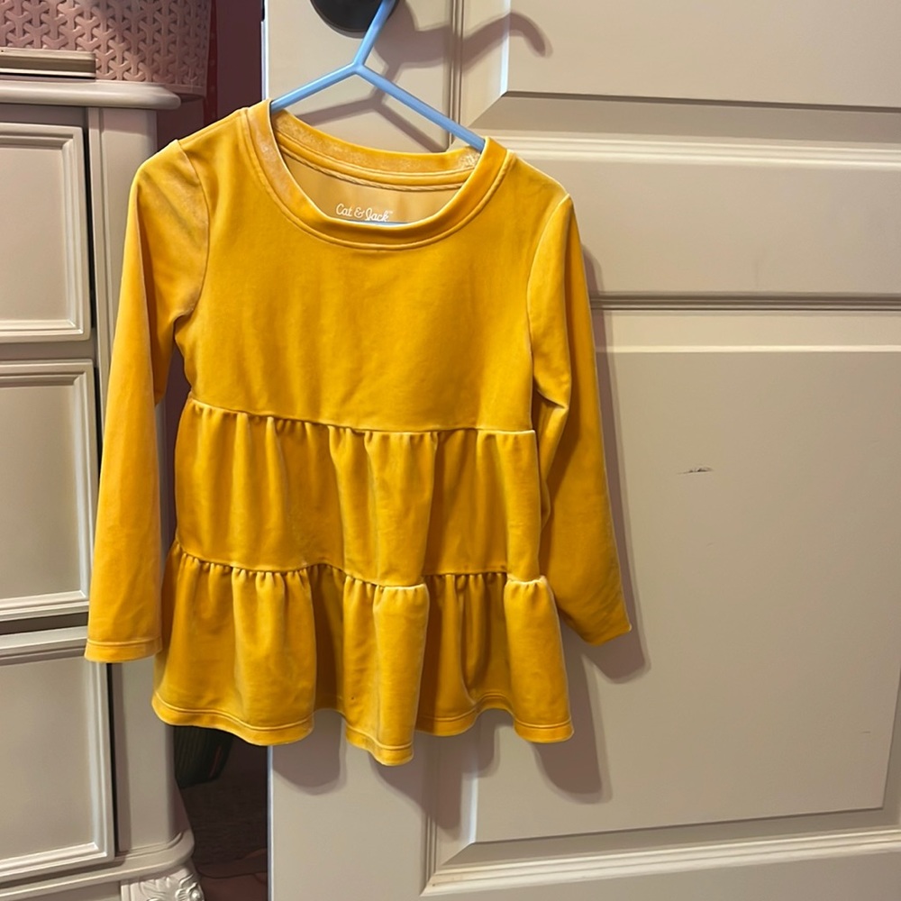 Girls size 4T cat and jack velvety mustard sweater. Lightweight.